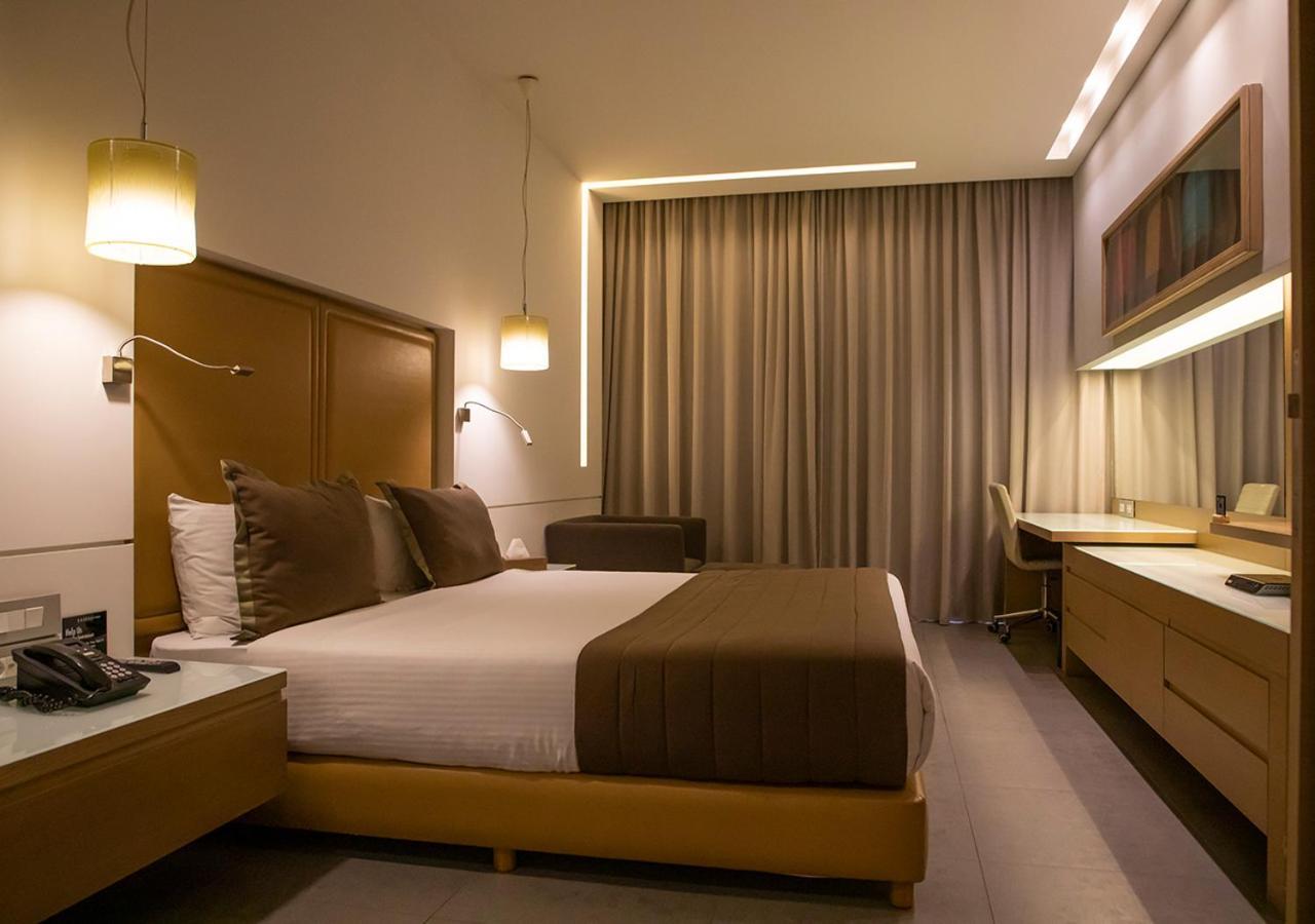 Saifi Suites Hotel Beiroet Buitenkant foto
