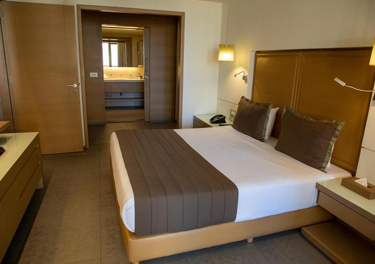 Saifi Suites Hotel Beiroet Buitenkant foto