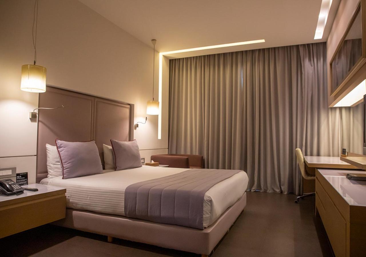 Saifi Suites Hotel Beiroet Buitenkant foto
