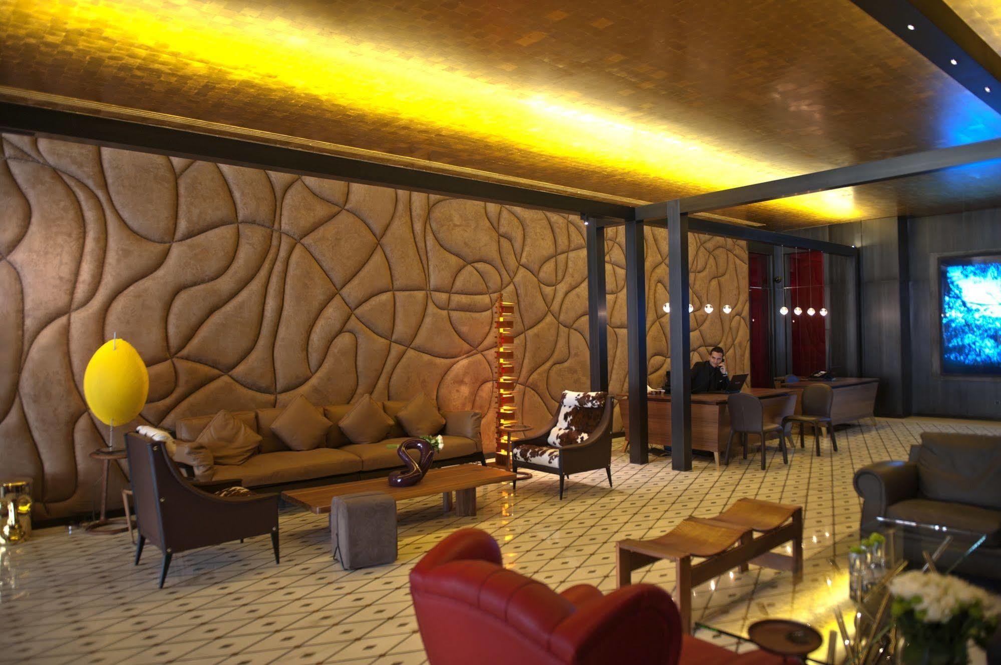 Saifi Suites Hotel Beiroet Buitenkant foto